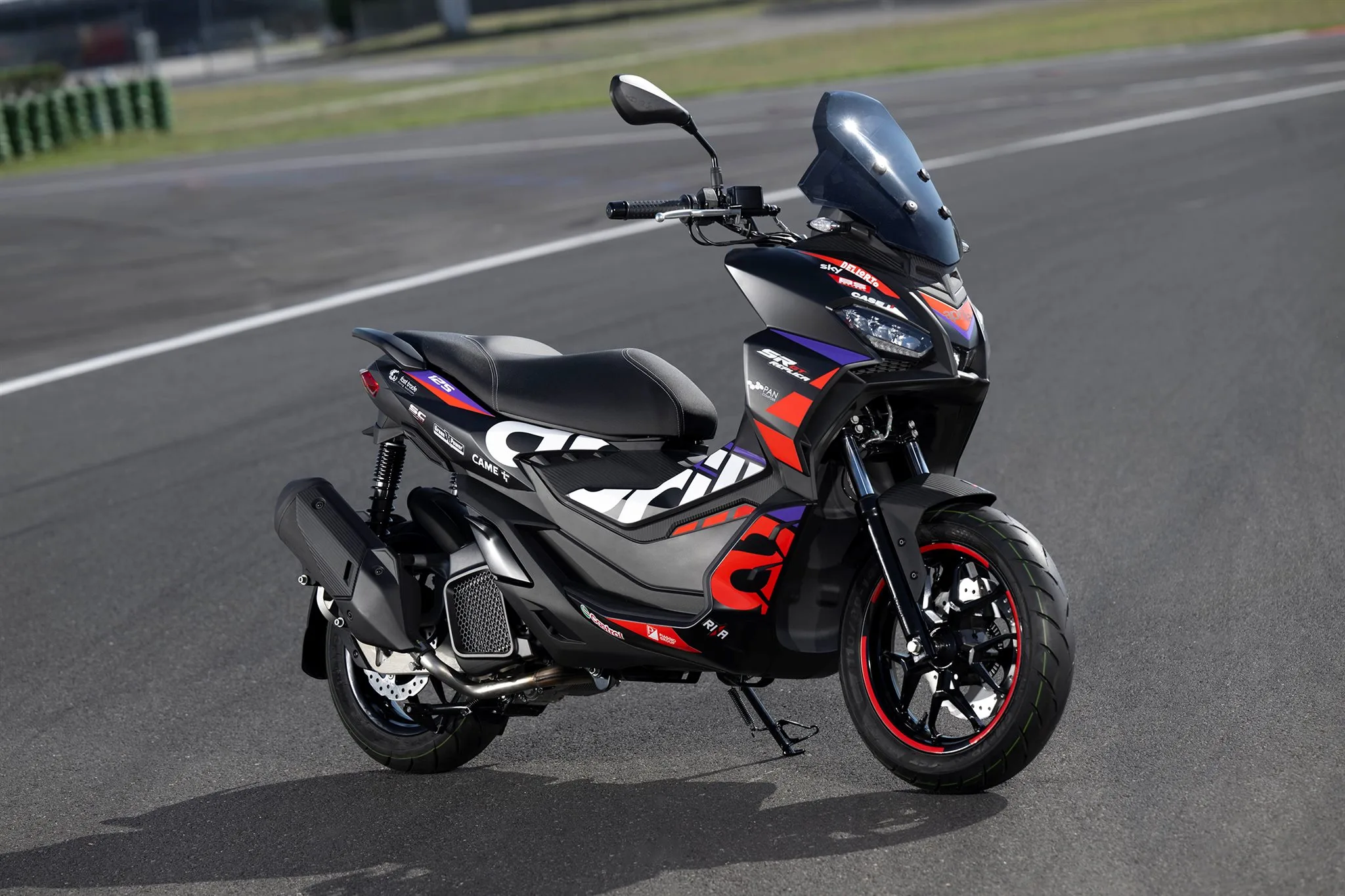 Motorrad Vergleich Aprilia Sr Gt Replica 125 2025 Vs Aprilia Sr Gt Replica 125 2024