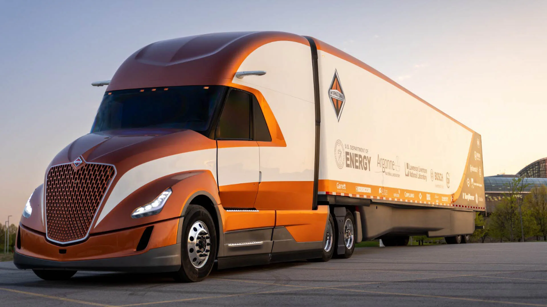 New International Supertruck Ii Prototype Semi Gets An Impressive 16 Mpg