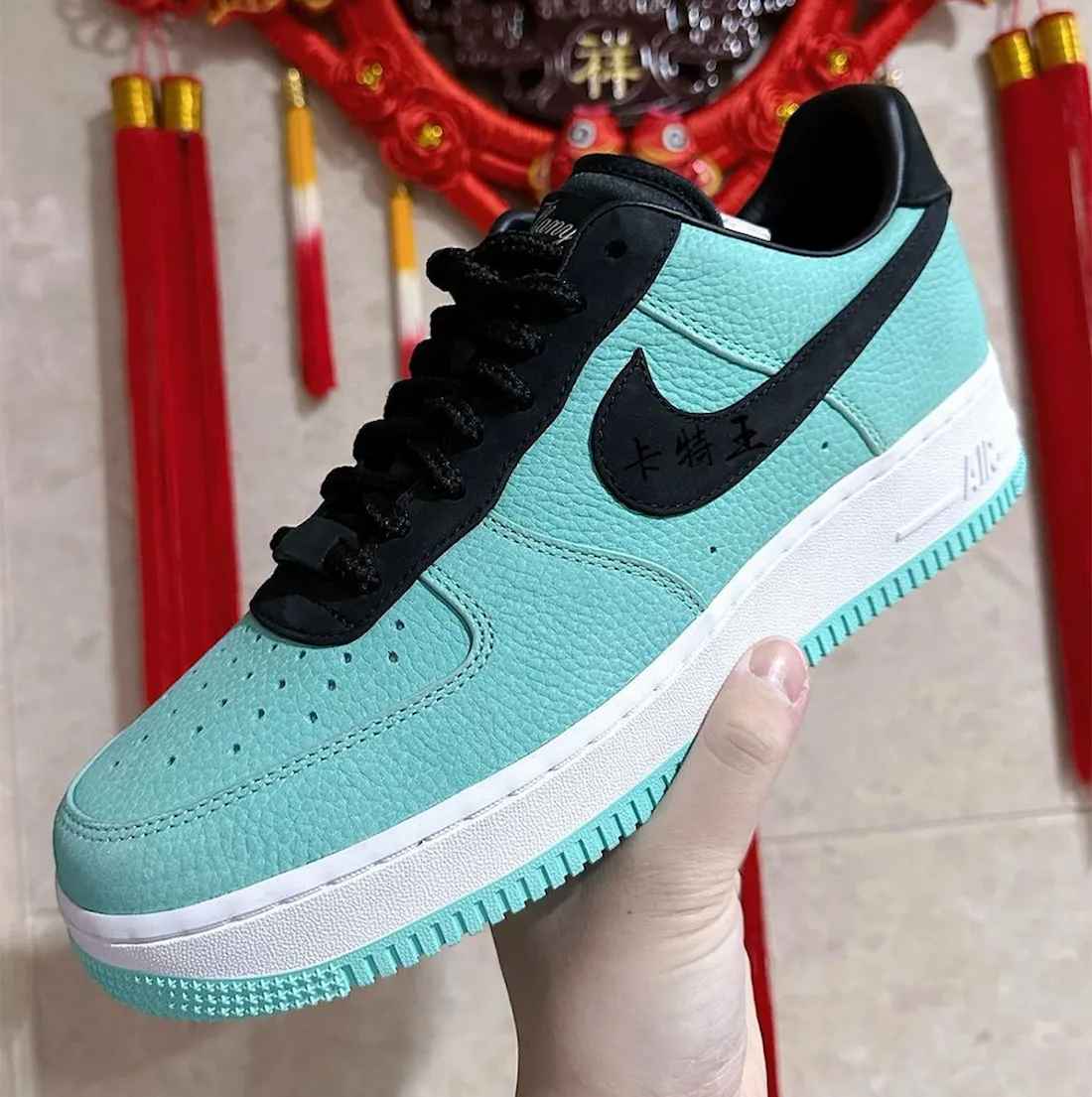 Nike Air Force 1 Af1 Mid Bred Black Red