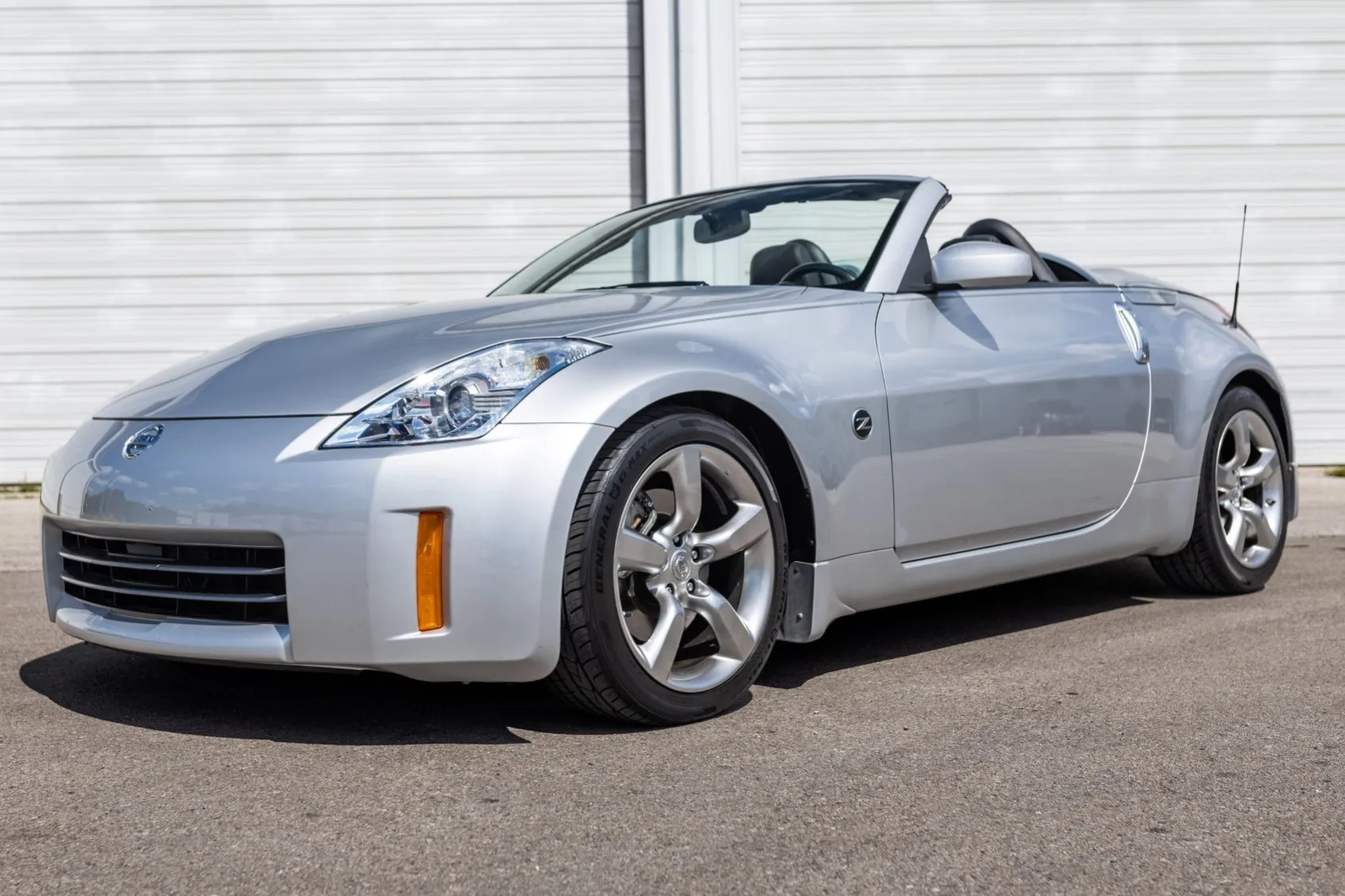 Nissan 350Z Black Convertible