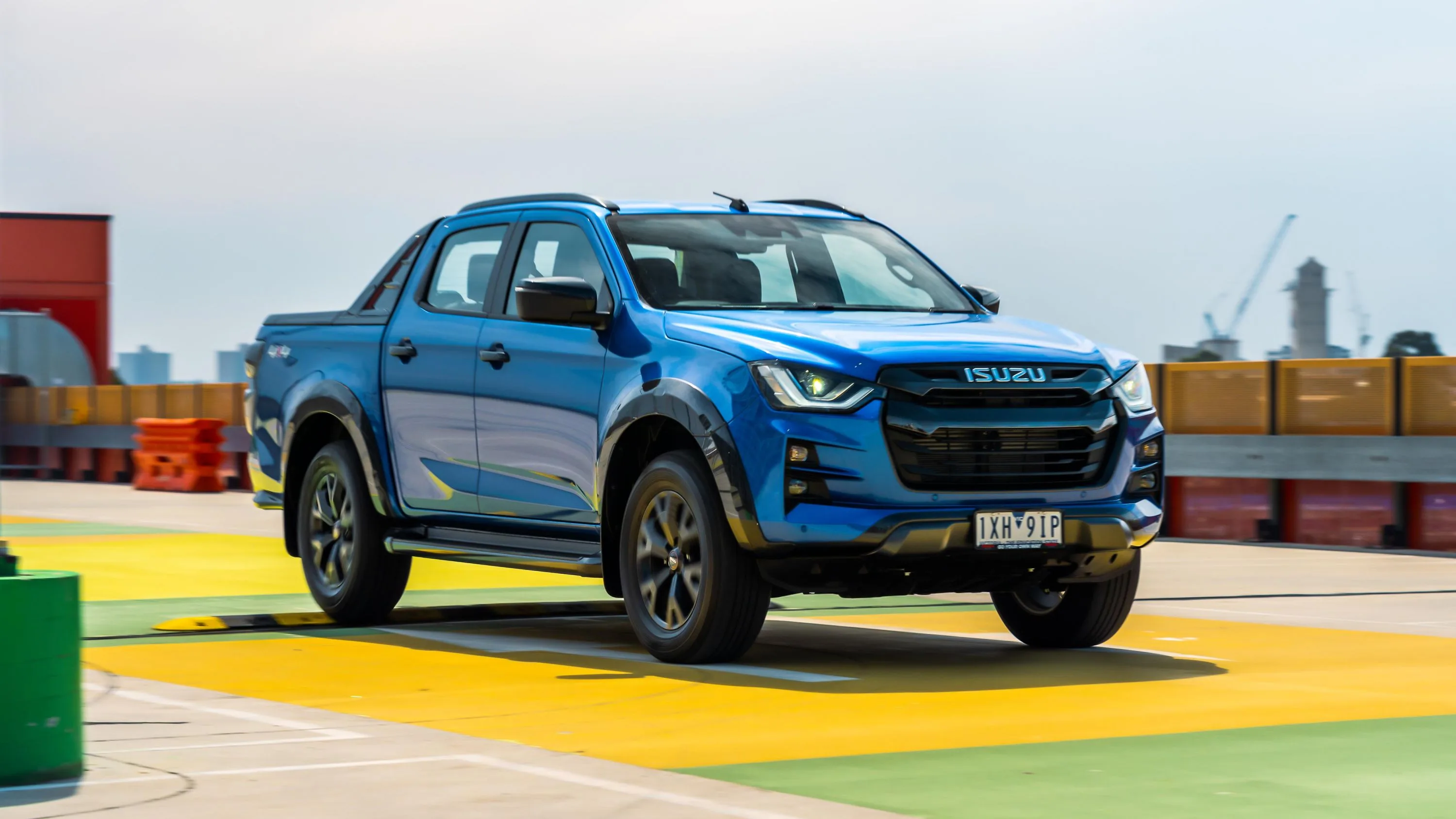 Nissan Navara Vs Isuzu D Max Comparison Carexpert