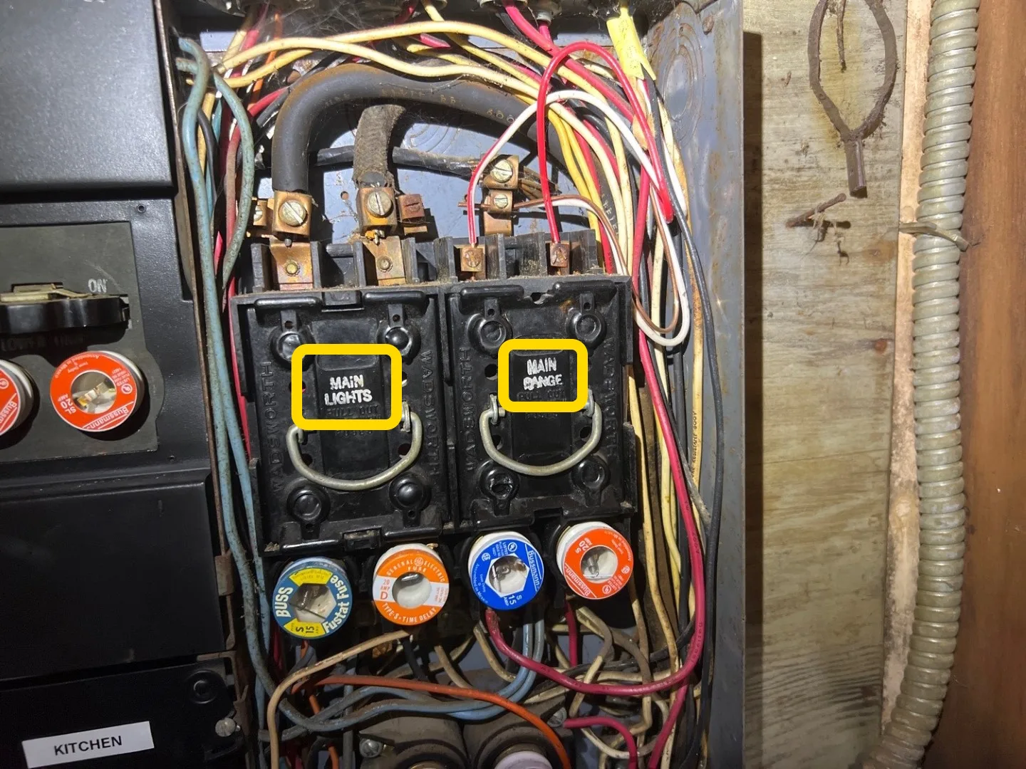 Old Fuse Panel 60 Amps Or 100 Amps Structure Tech Home Inspections