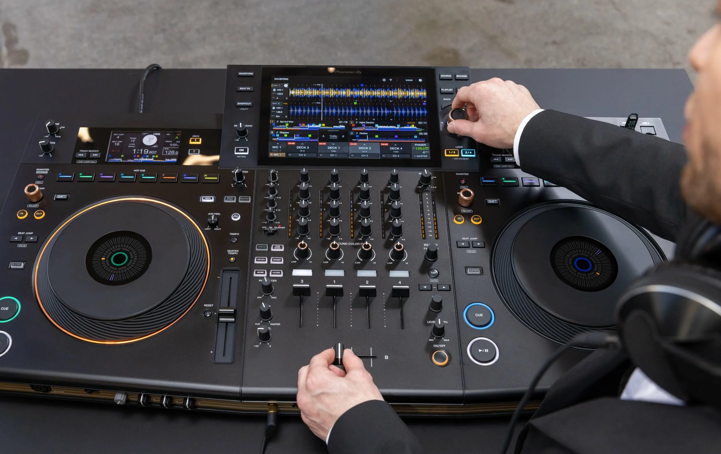 Opus Quad Professional All In One Dj System From Pioneer Dj