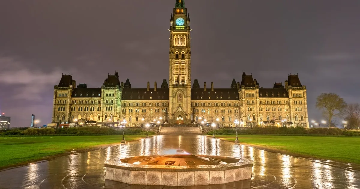 Ottawa Visita Nocturna En Grupo Reducido Con Crucero Por El Río Y Espectáculo De Luces
