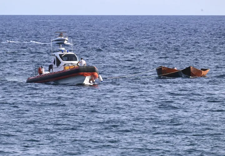 Pelo Menos 20 Migrantes Mortos Em Naufrágio Ao Largo De Lampedusa
