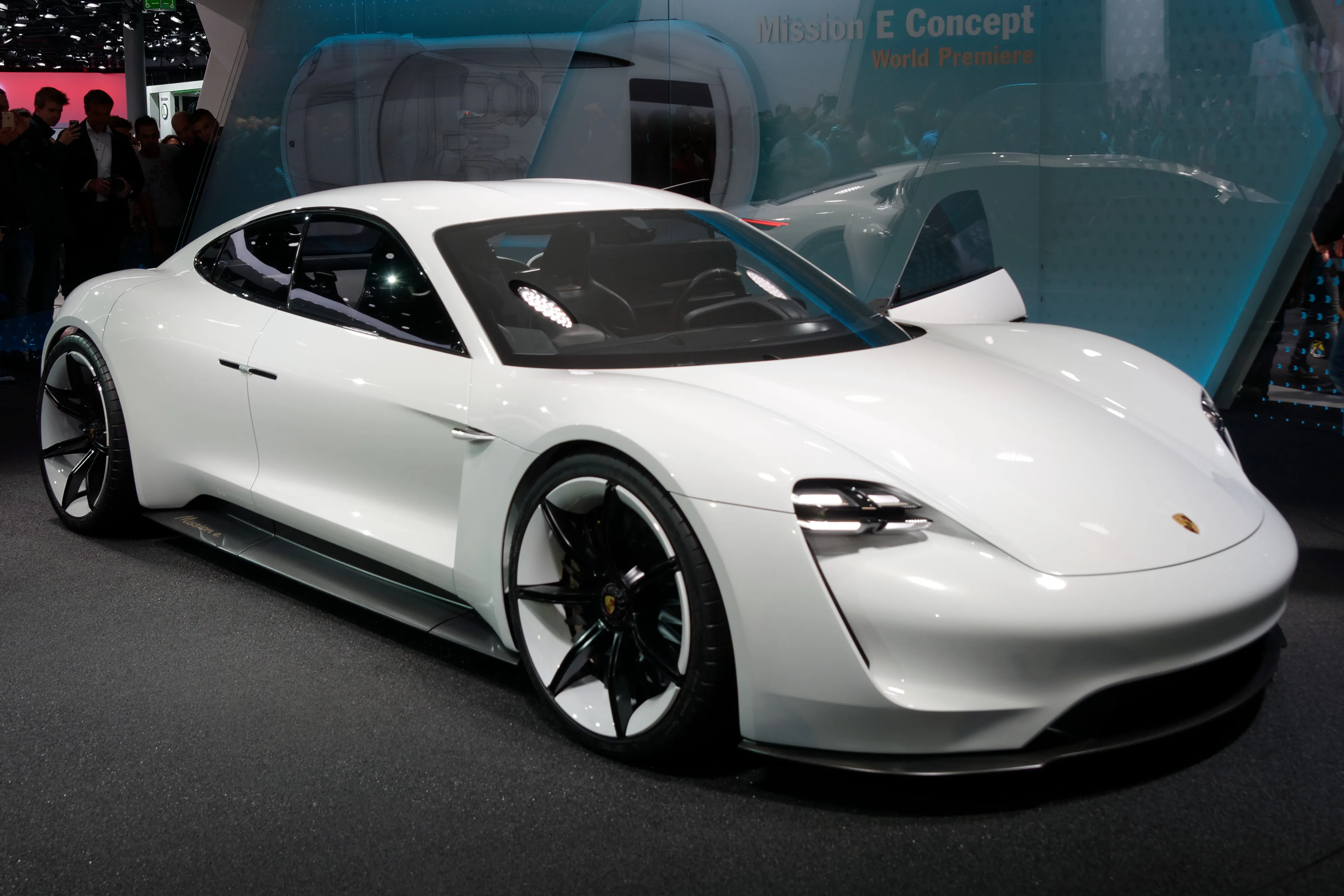 Porsche Mission E Elettrica Sfida All Inquinamento Con Prezzi E Motori Nuovi