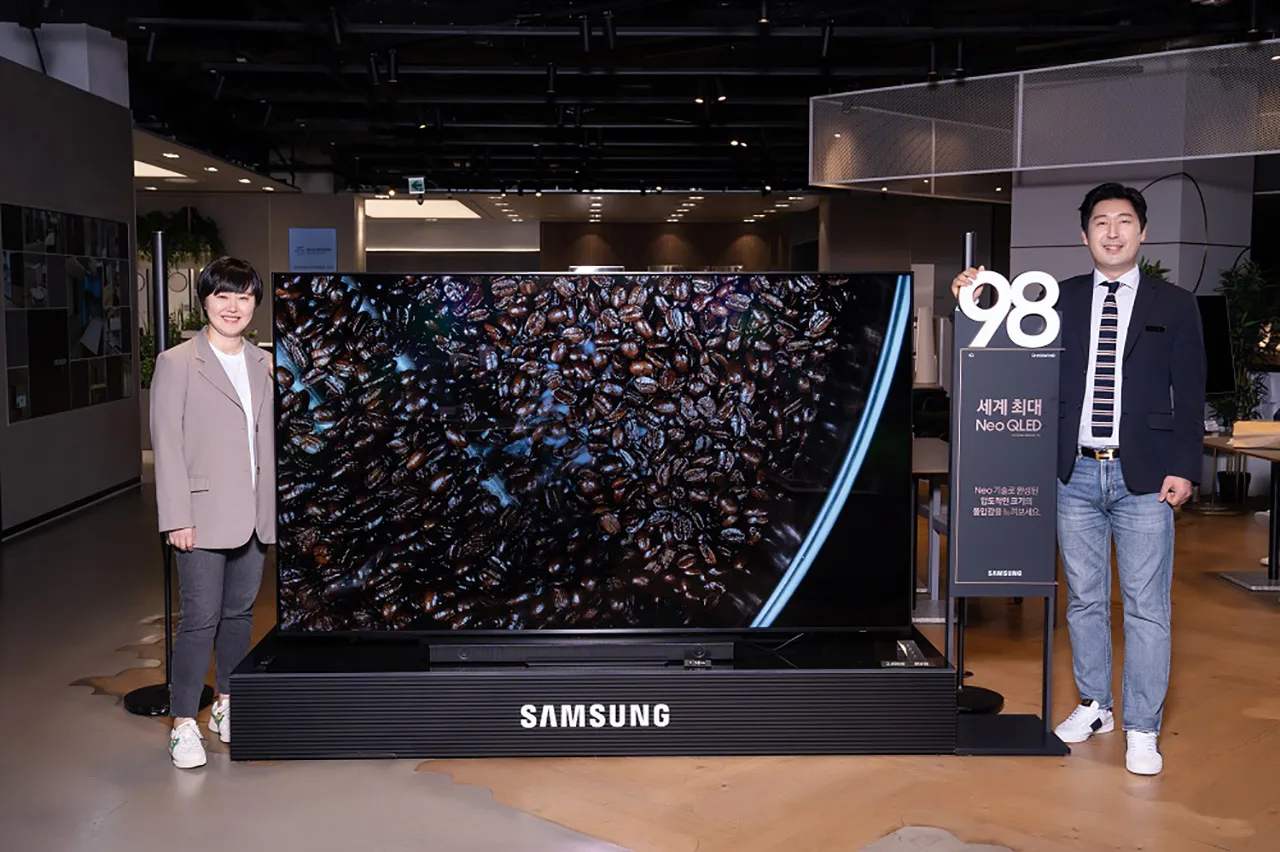 Samsung S New 98 4K Tv Delivers A Picture Larger Than Life