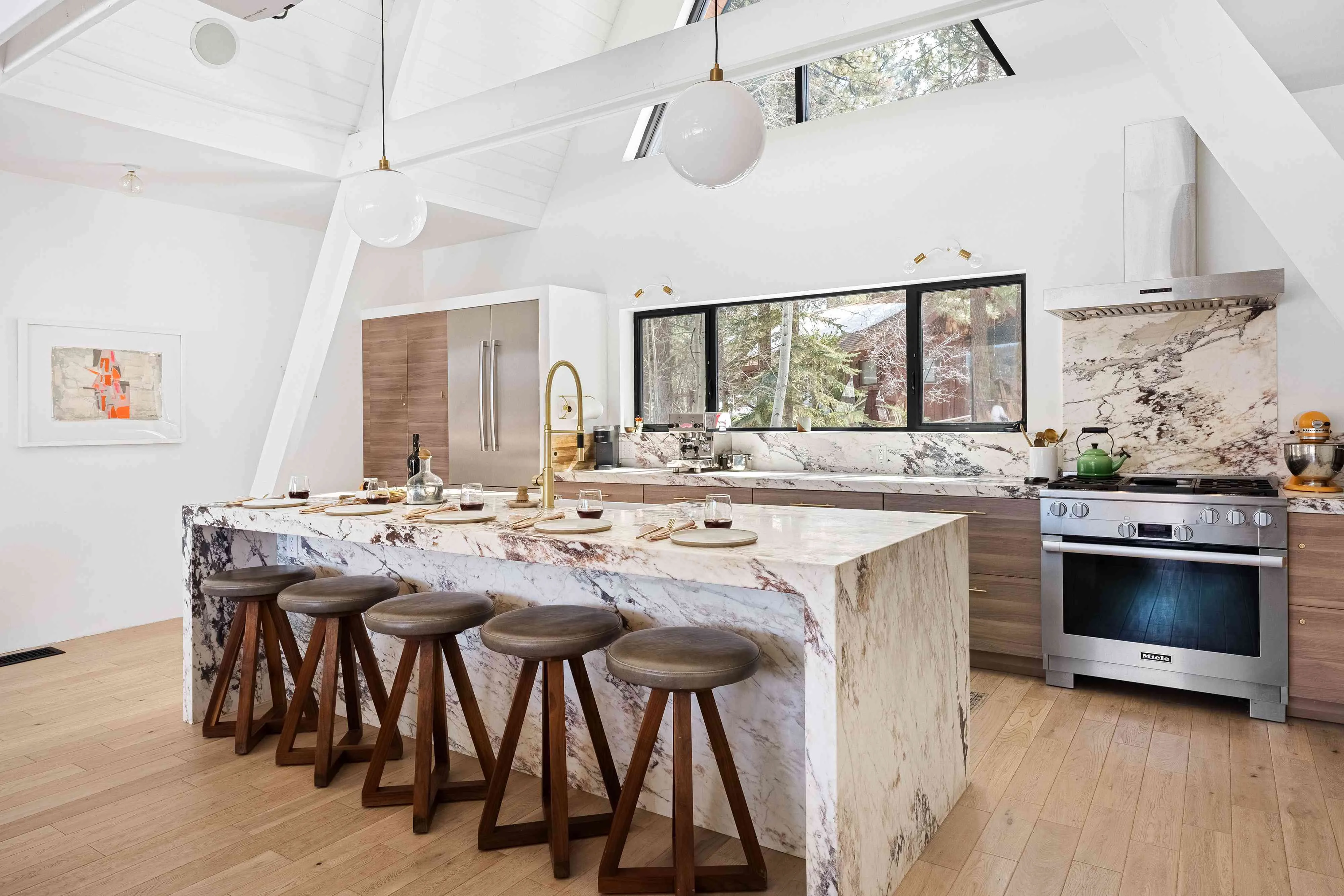 Scandinavian Kitchen Curved Designs