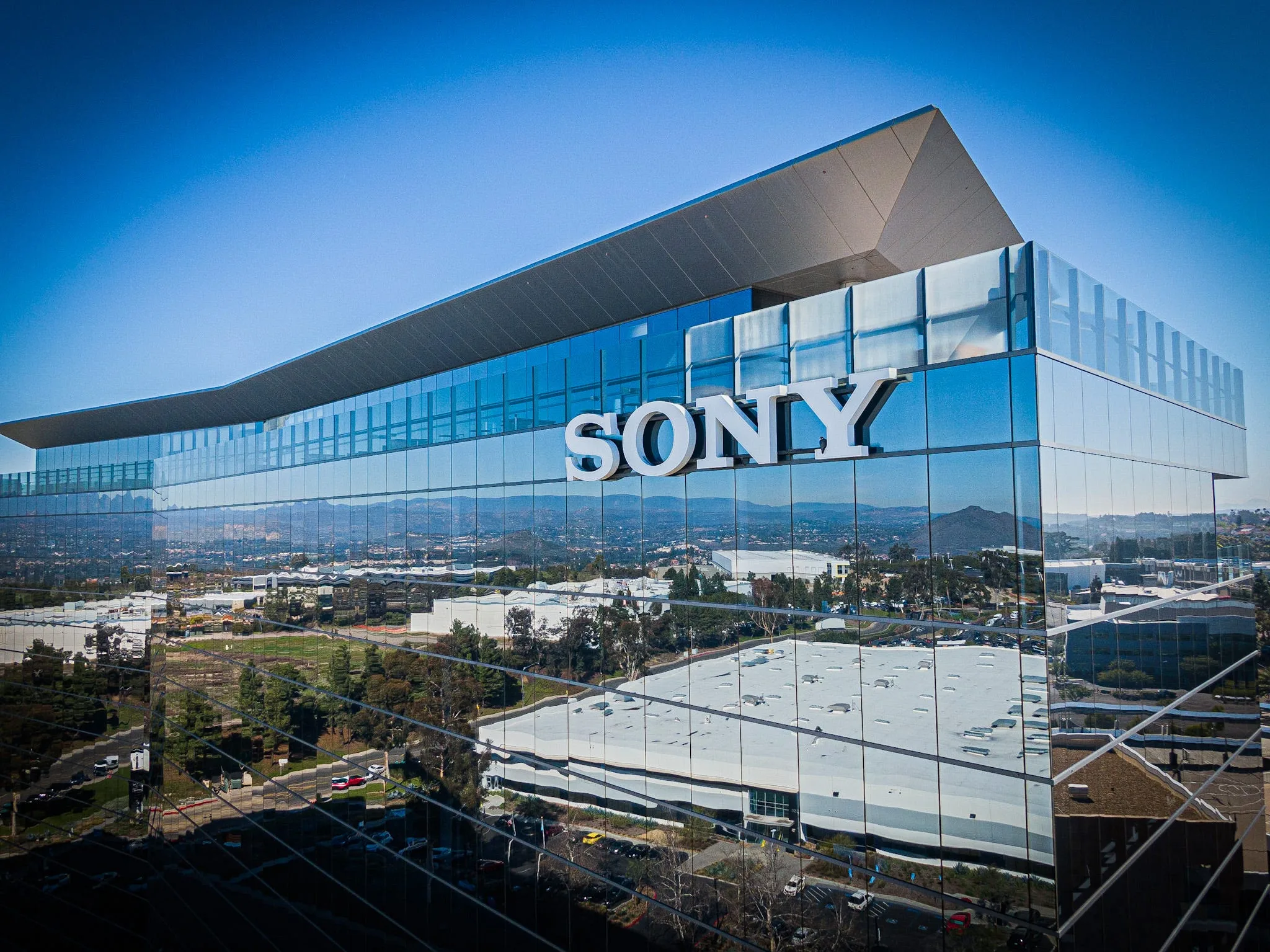 Sony To Merge Electronics Imaging And Mobile Into One Division By Sohrab Osati Sony