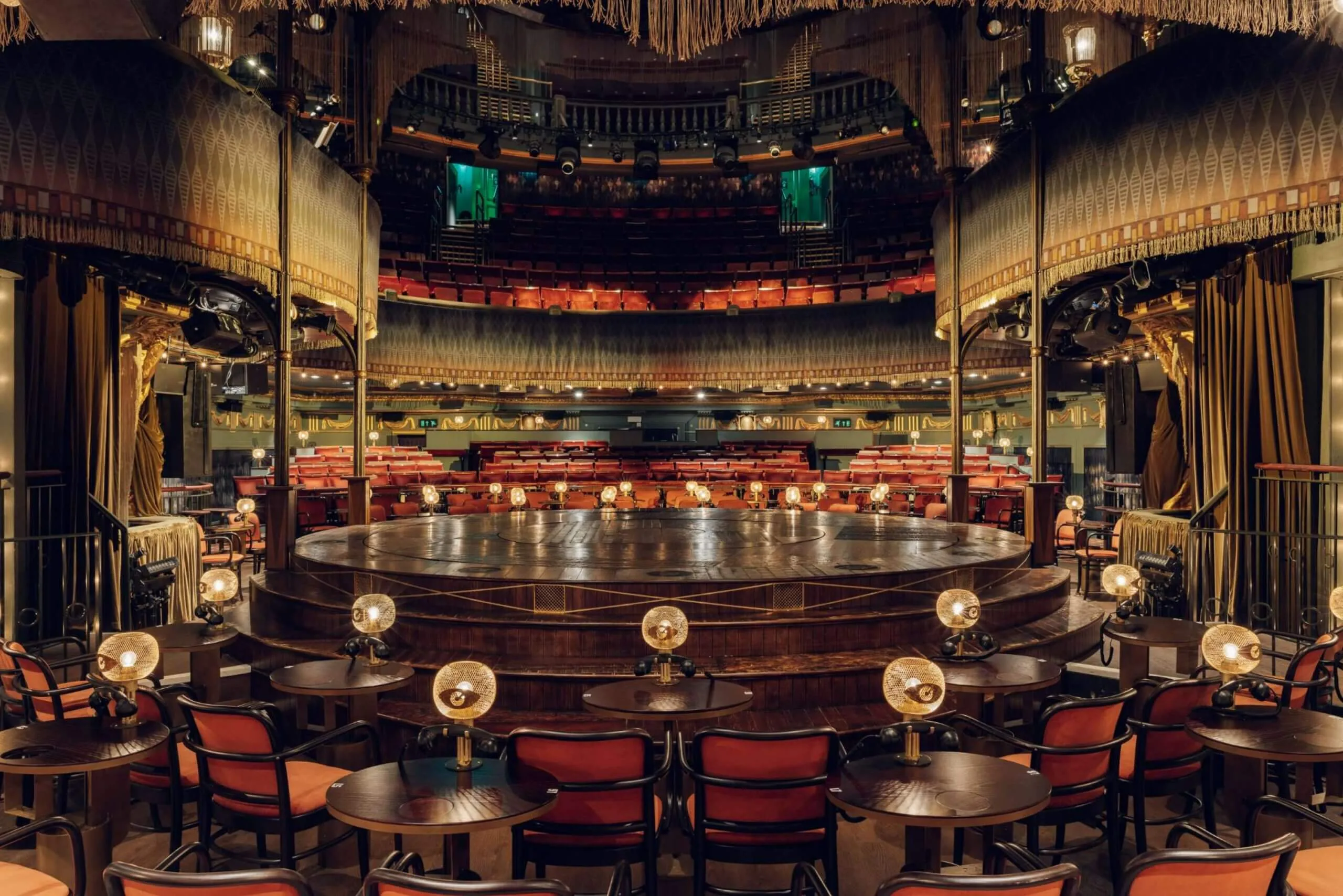 Stage Side Dining Cabaret At The Kit Kat Club West End