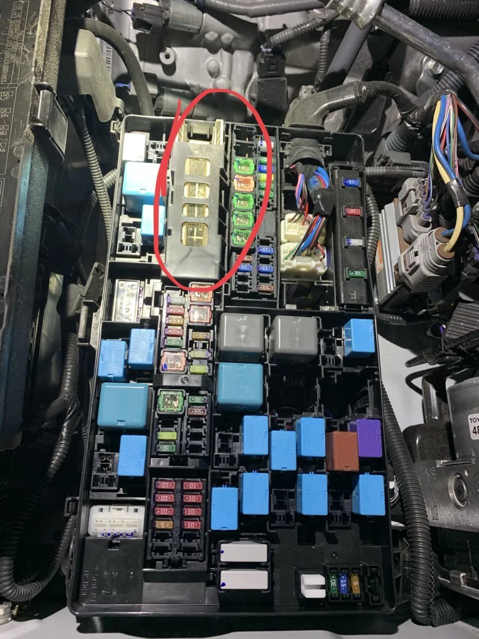 Toyota Tundra Main Fuse Replacement