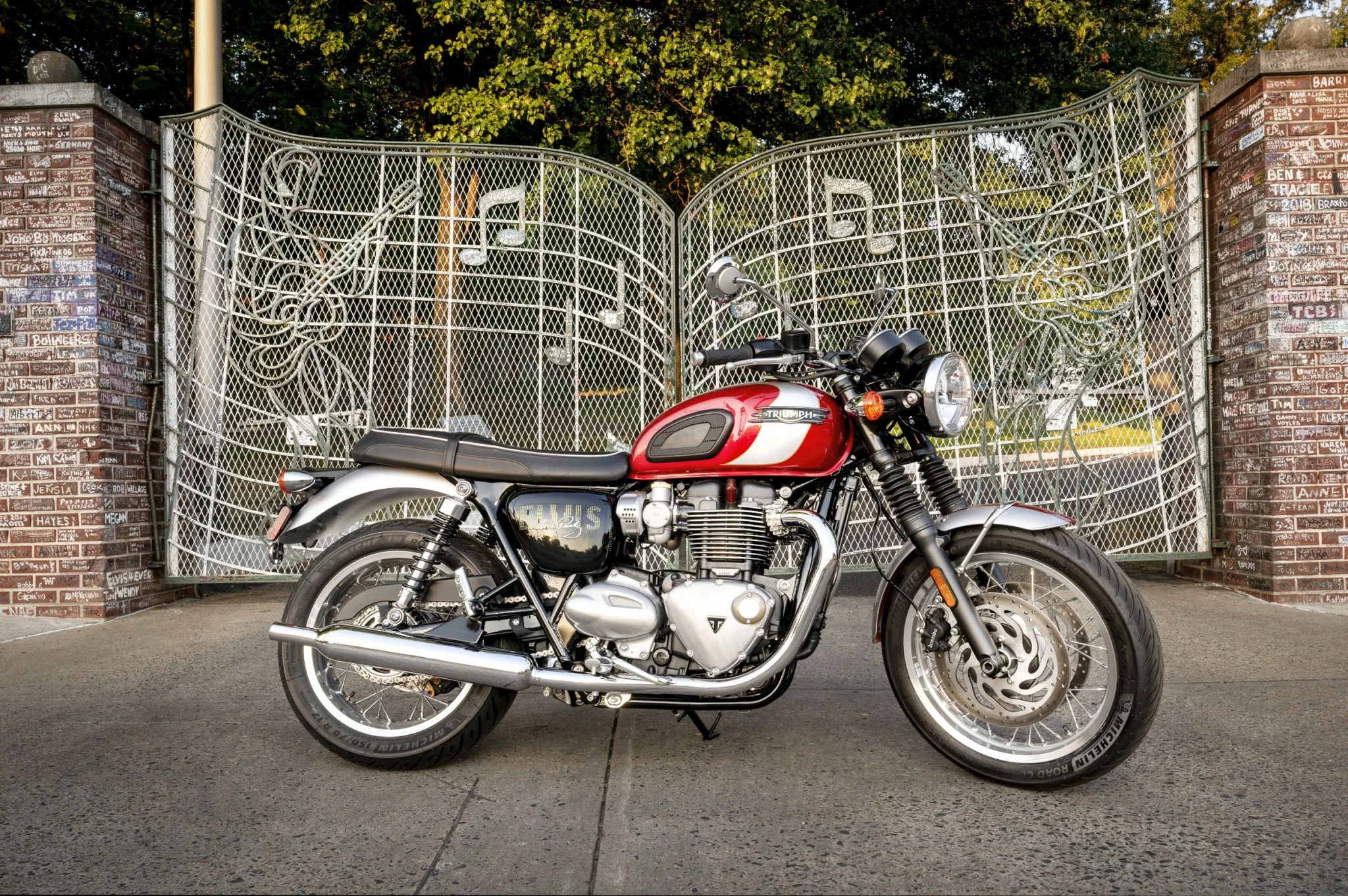 Triumph Bonneville T120 Elvis Presley Special Edition 2024