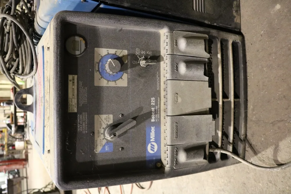 Used Miller Bobcat 225 Welder 8074007