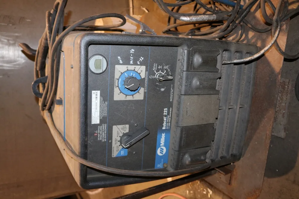 Used Miller Bobcat 225 Welder 8074062