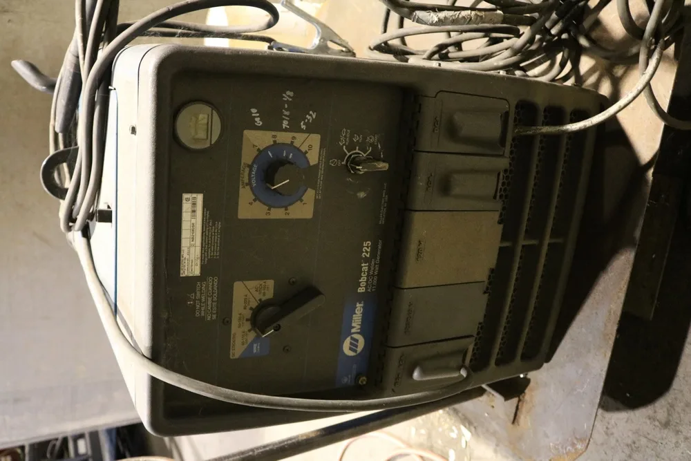 Used Miller Bobcat 225 Welder 8074062