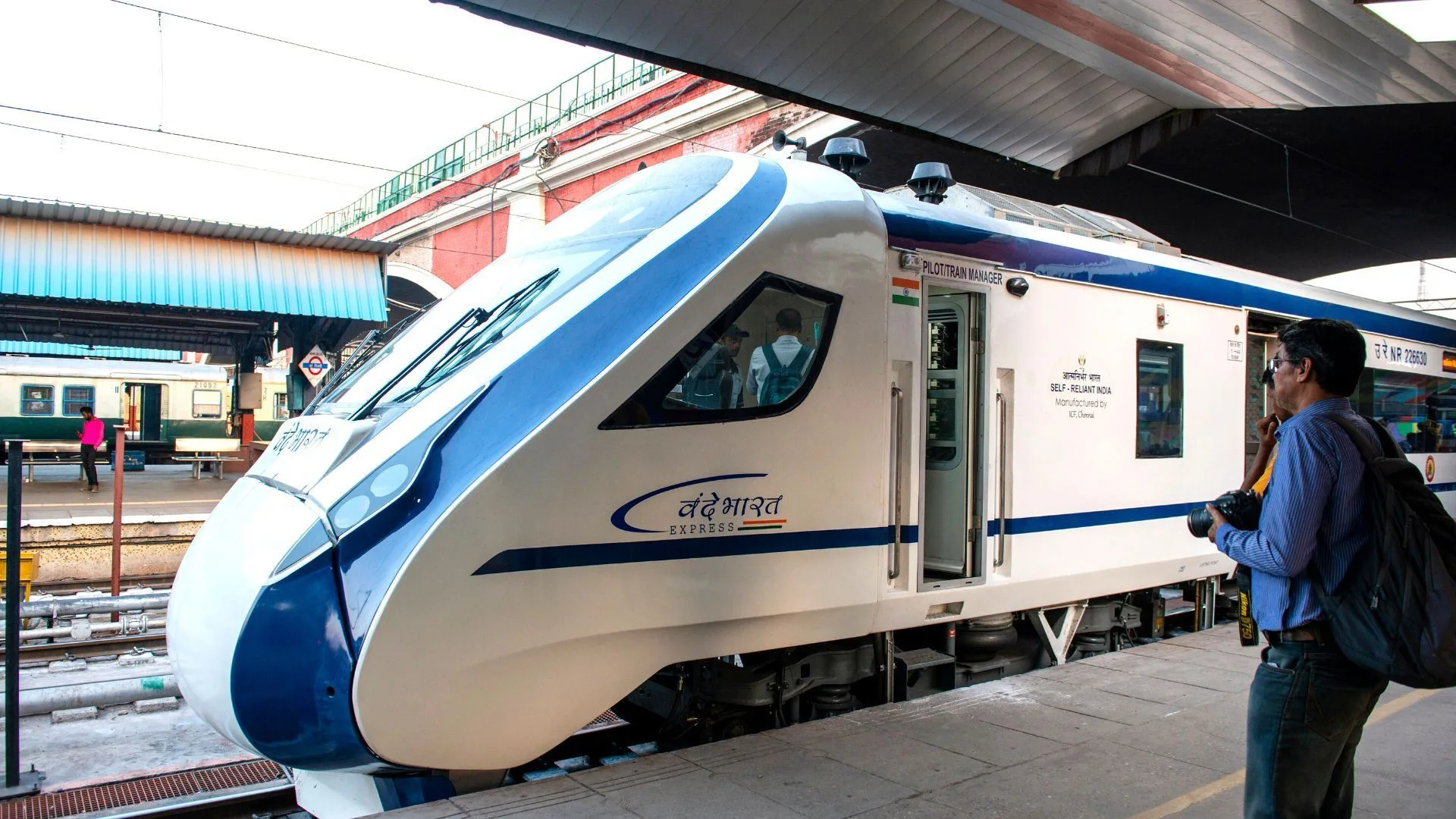 Vande Metro Vs Vande Bharat Express Train