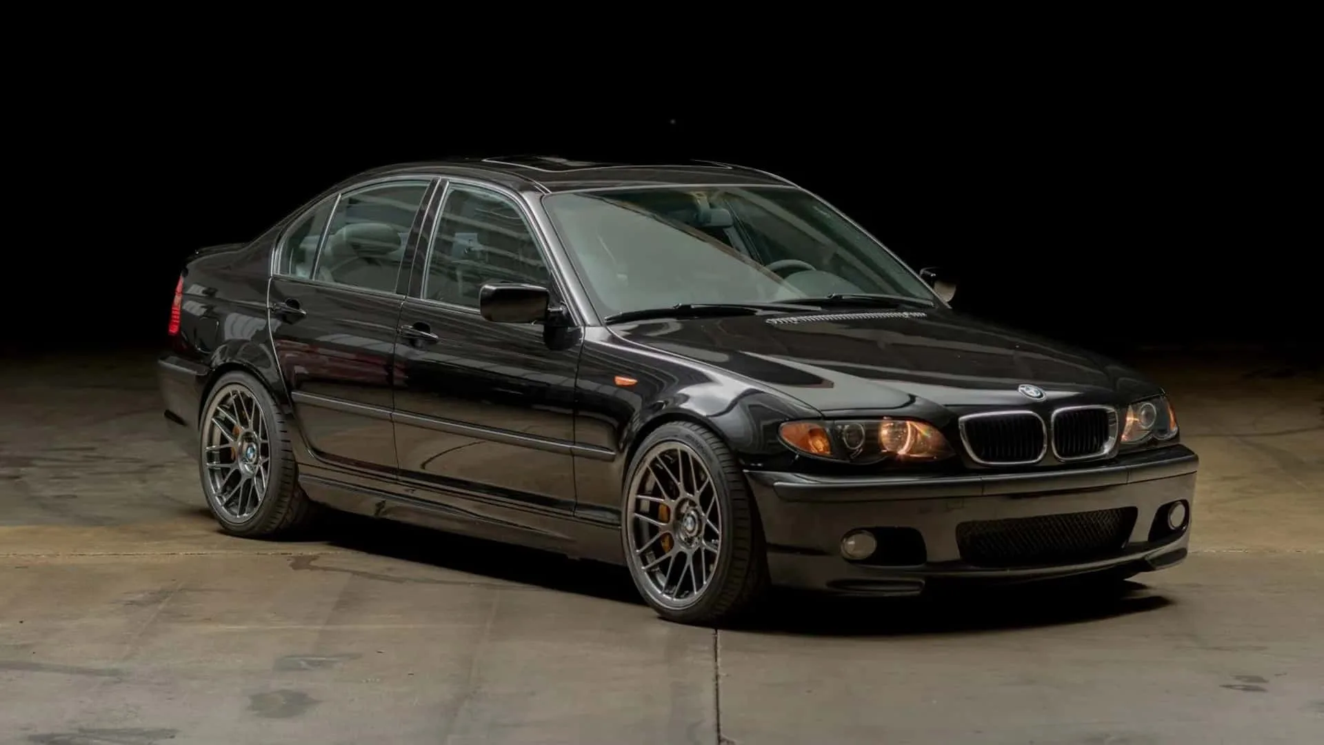 Voici Une Bmw 330I Zhp Avec Un Moteur De Corvette Sous Le Capot