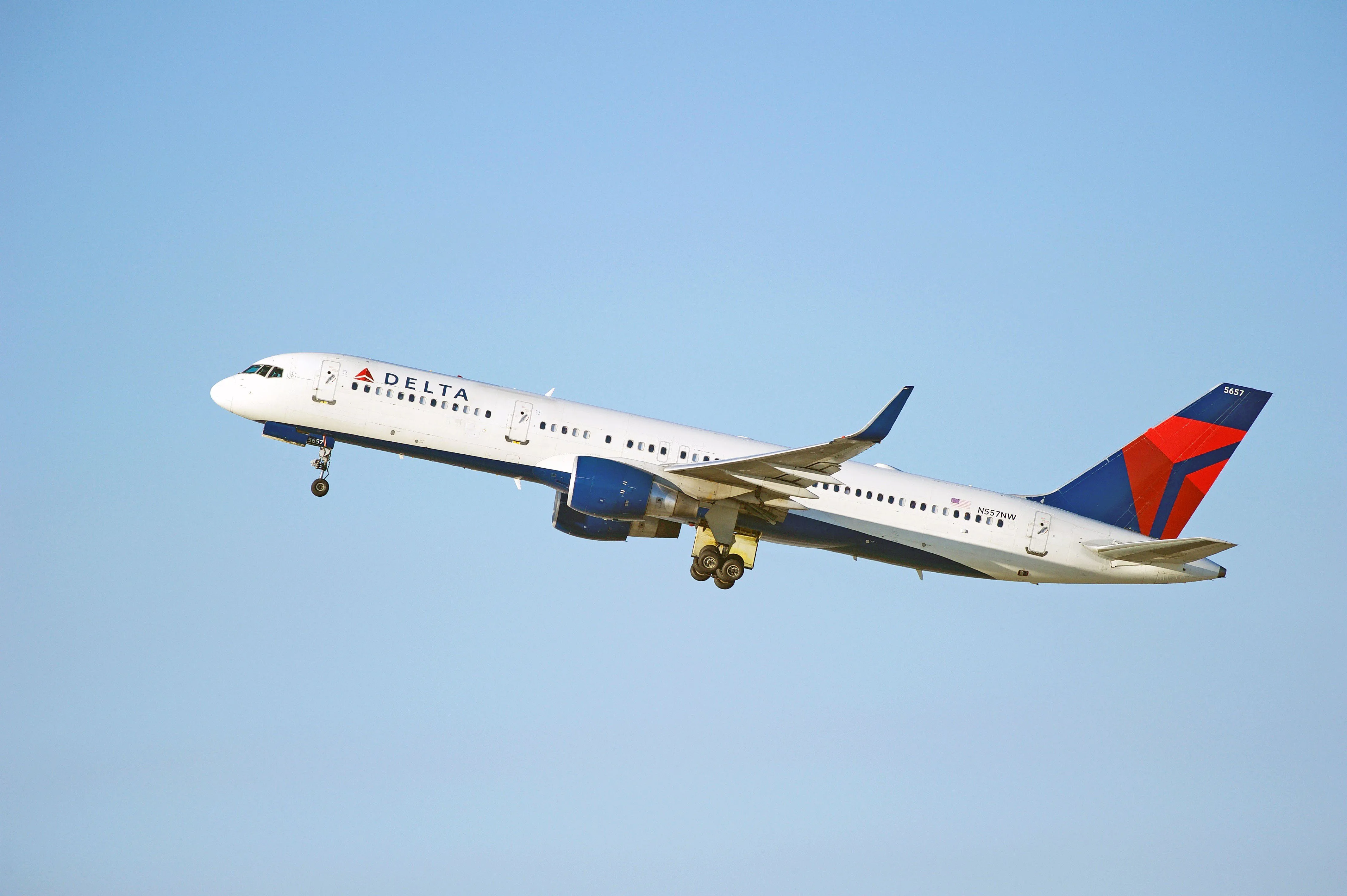 Winter Storm Delta Air Lines Boeing 757 Evacuated Due To Engine Issues On Takeoff